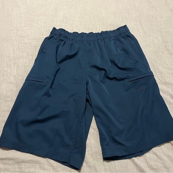 Vintage Nike Men's Navy Tech Cargo Pocket Athletic Shorts Size Large Quick Dry - Picture 3 of 8